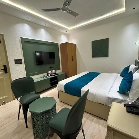 Divine Hotel Karnal Exterior photo