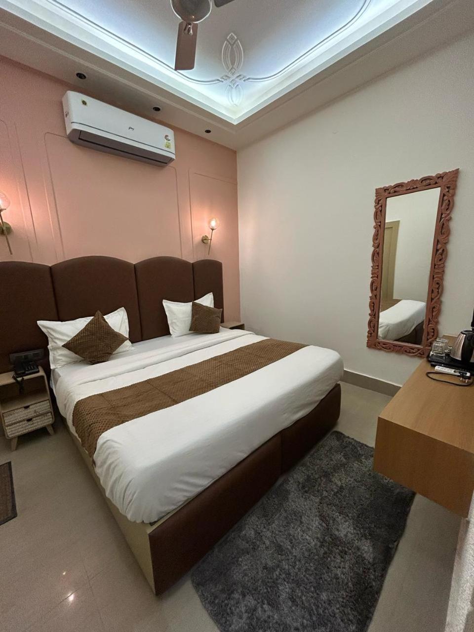 Divine Hotel Karnal Exterior photo