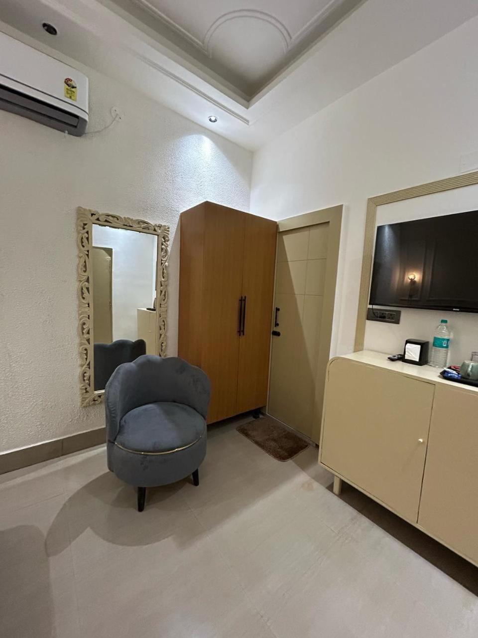 Divine Hotel Karnal Exterior photo