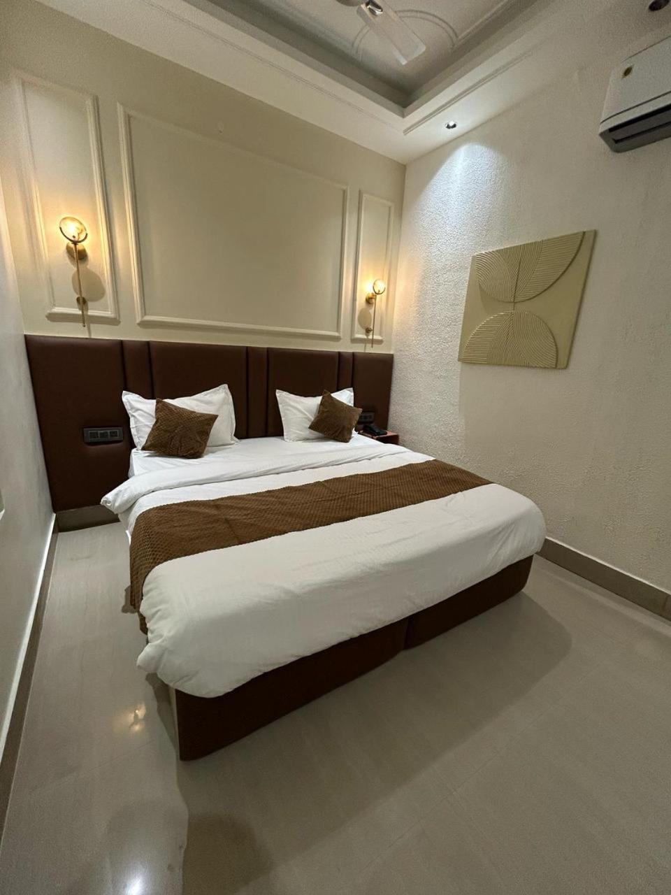 Divine Hotel Karnal Exterior photo