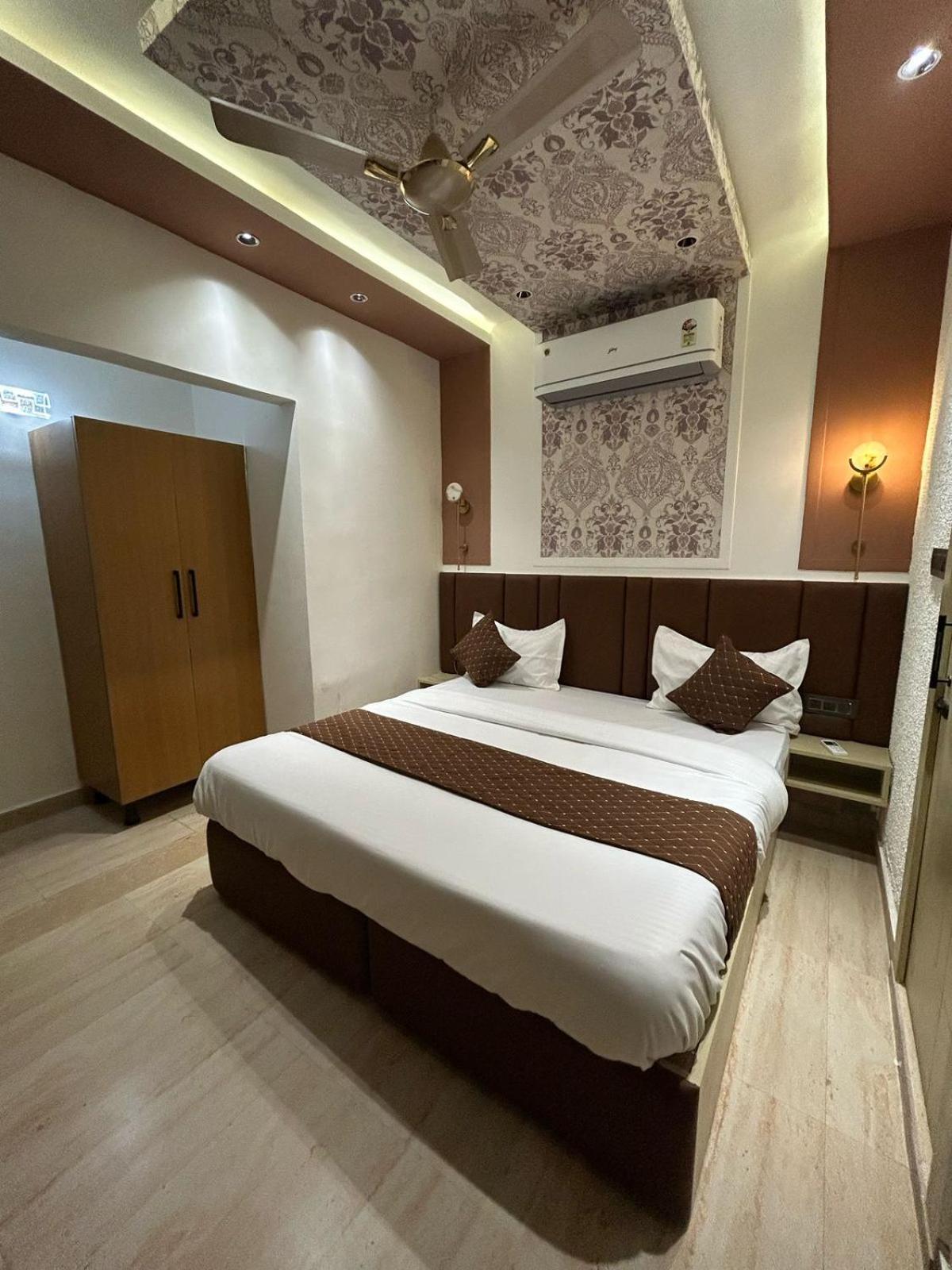 Divine Hotel Karnal Exterior photo
