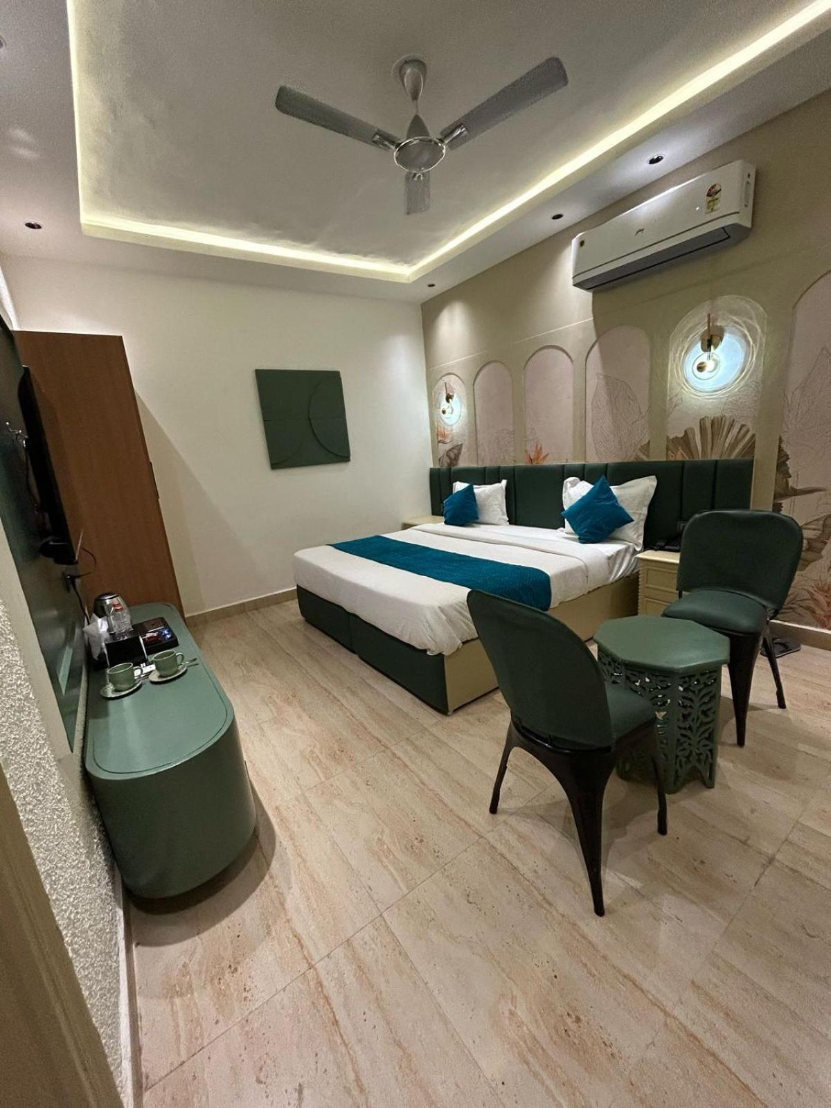 Divine Hotel Karnal Exterior photo
