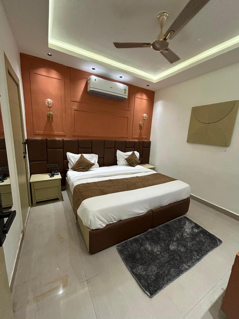 Divine Hotel Karnal Exterior photo